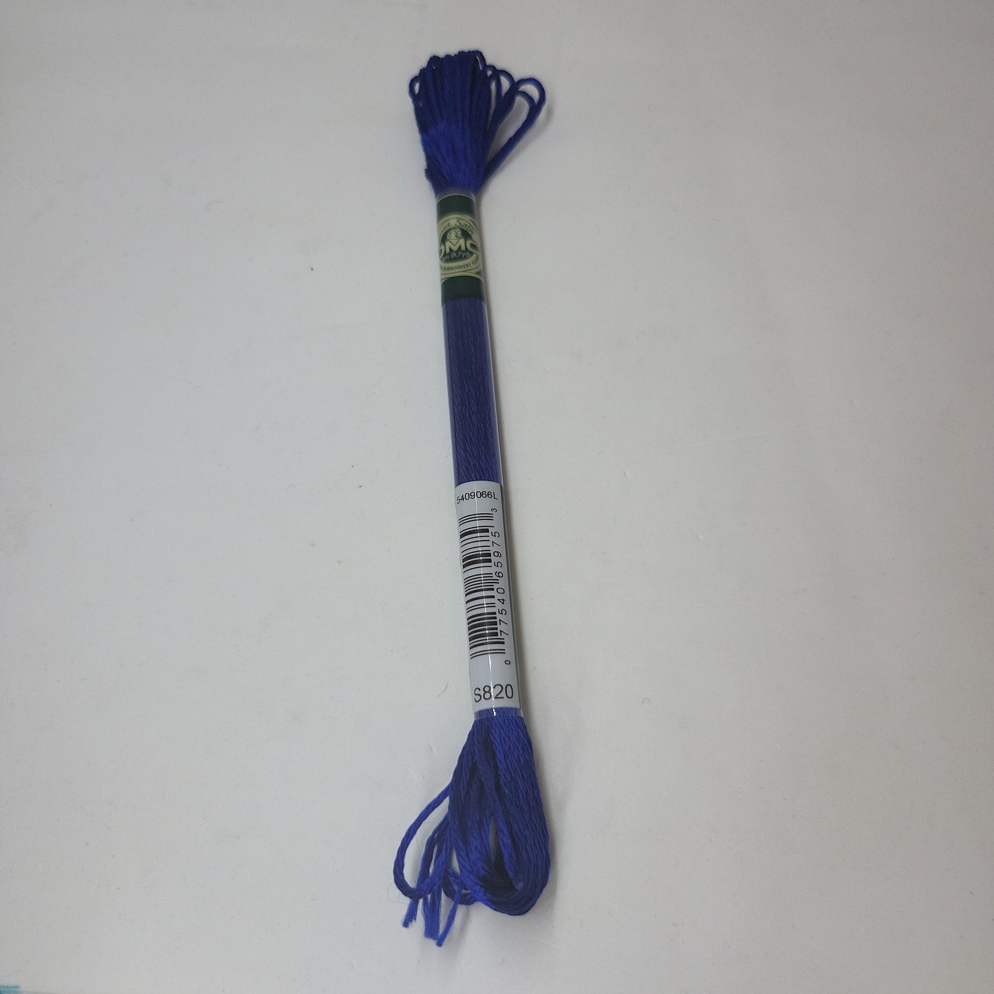 S820 Satin Thread: 8m: Skeins
