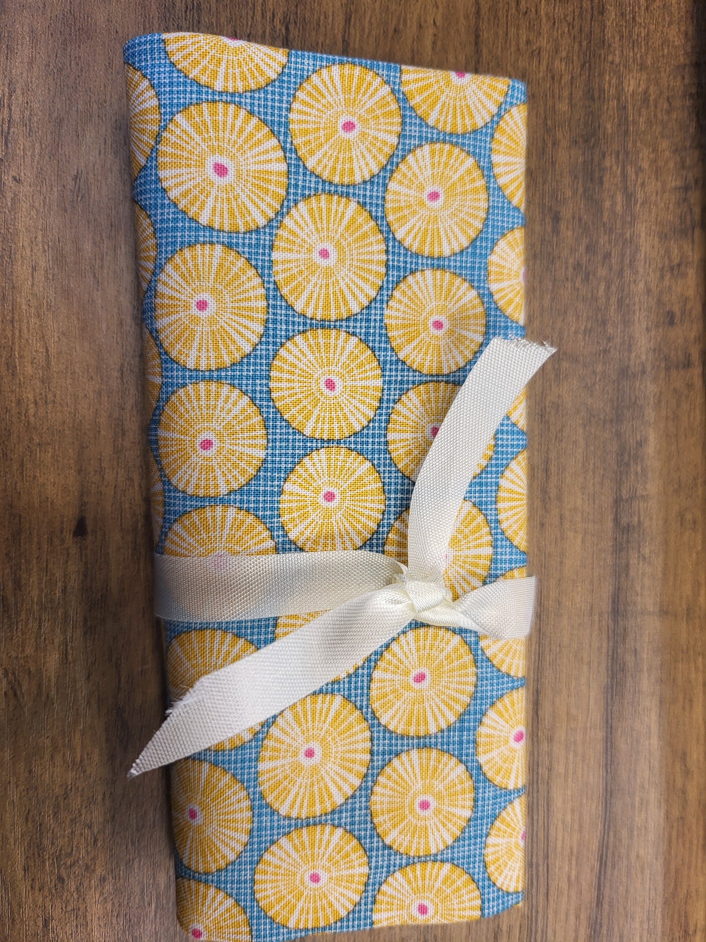 Fabric: Fat Quarters: Cotton Beach: 50 x 55cm WHILE STOCKS LAST