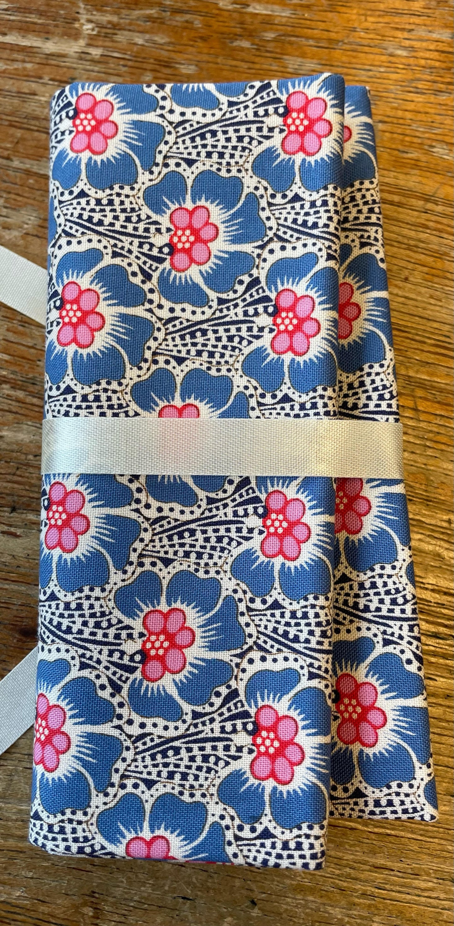 Fabric: Fat Quarters: Cotton Beach: 50 x 55cm WHILE STOCKS LAST