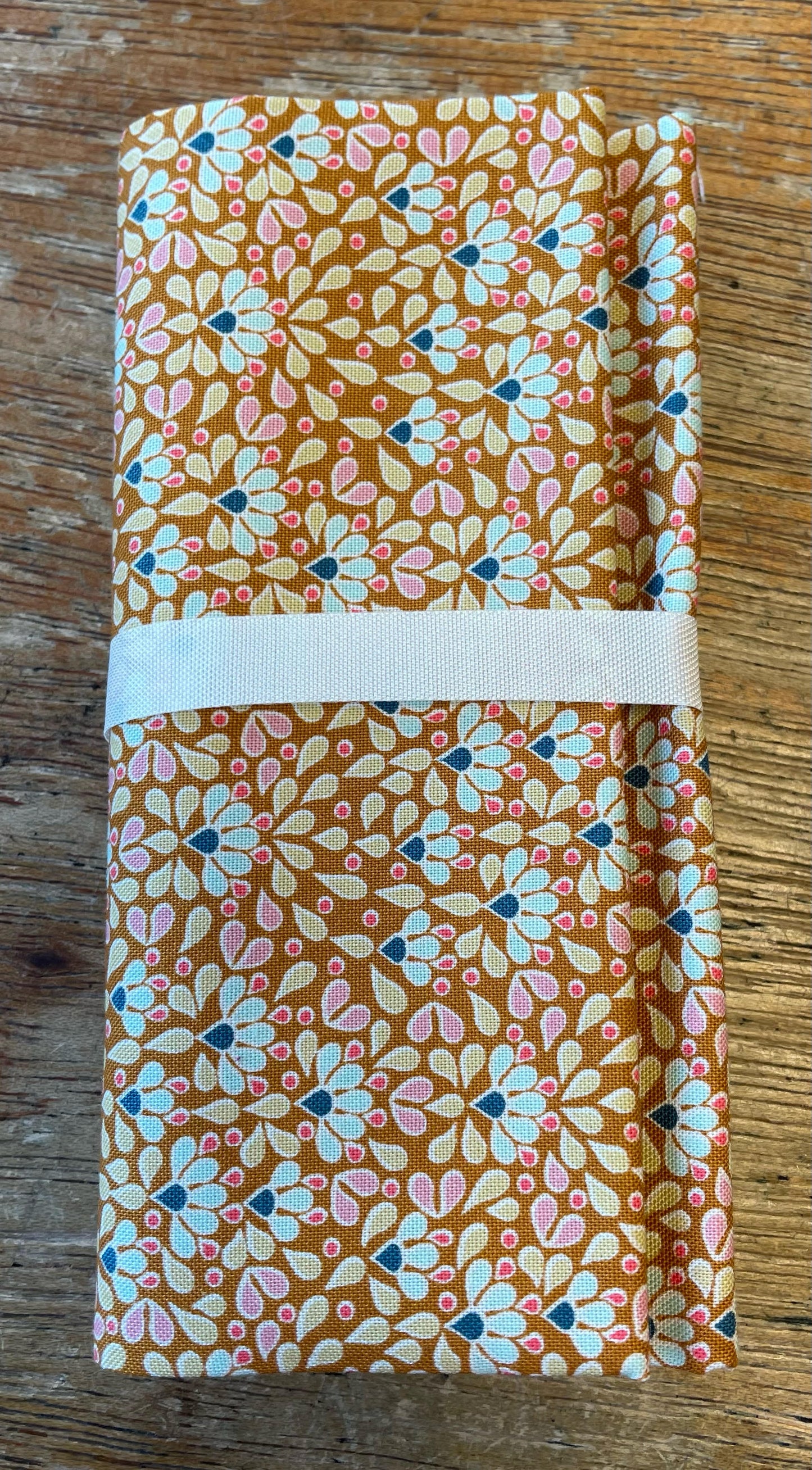 Fabric: Fat Quarters: Cotton Beach: 50 x 55cm WHILE STOCKS LAST