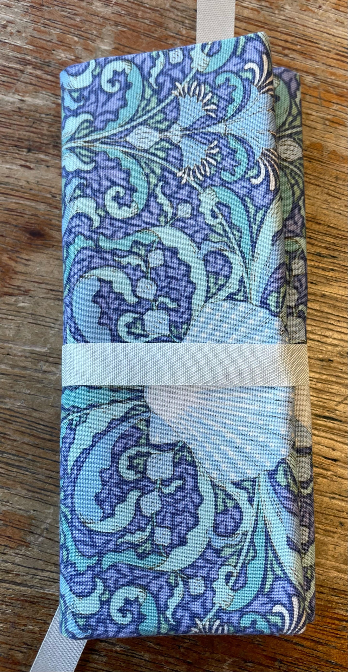 Fabric: Fat Quarters: Cotton Beach: 50 x 55cm WHILE STOCKS LAST