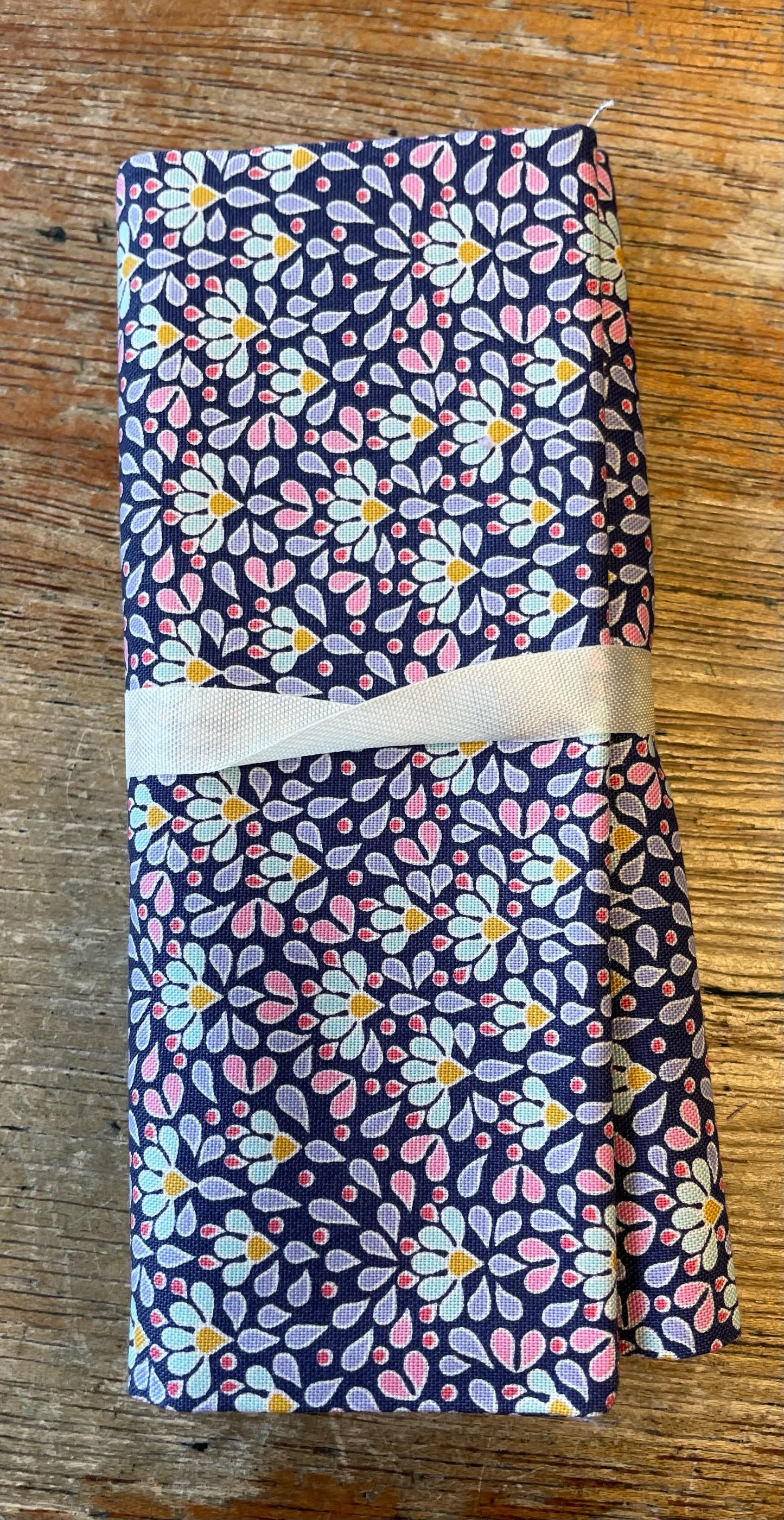 Fabric: Fat Quarters: Cotton Beach: 50 x 55cm WHILE STOCKS LAST