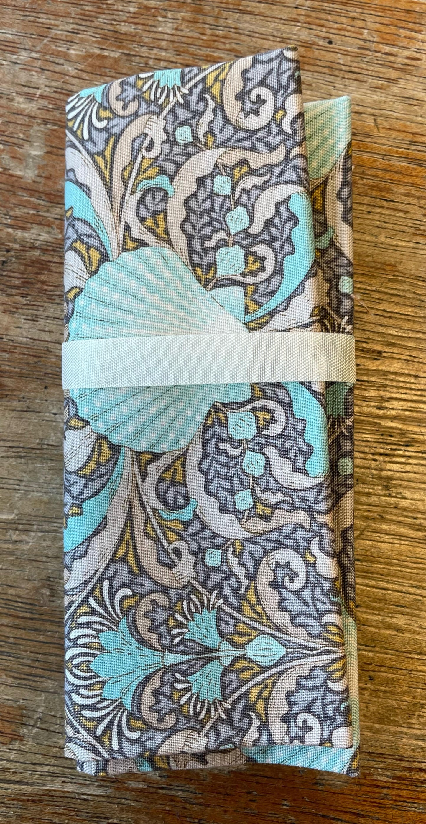 Fabric: Fat Quarters: Cotton Beach: 50 x 55cm WHILE STOCKS LAST
