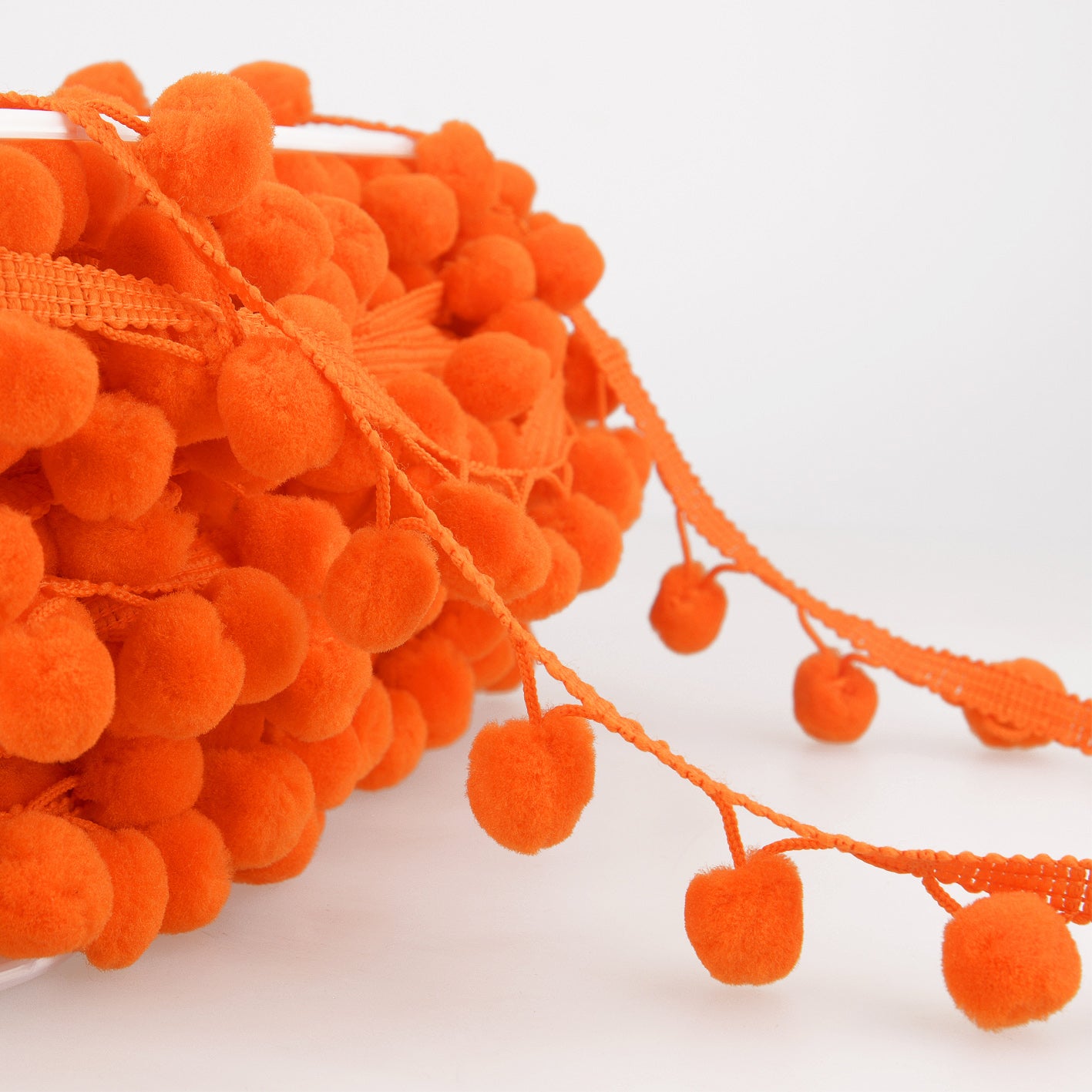 Trim: Pom Pom: 15mm: Orange: 1 Metre