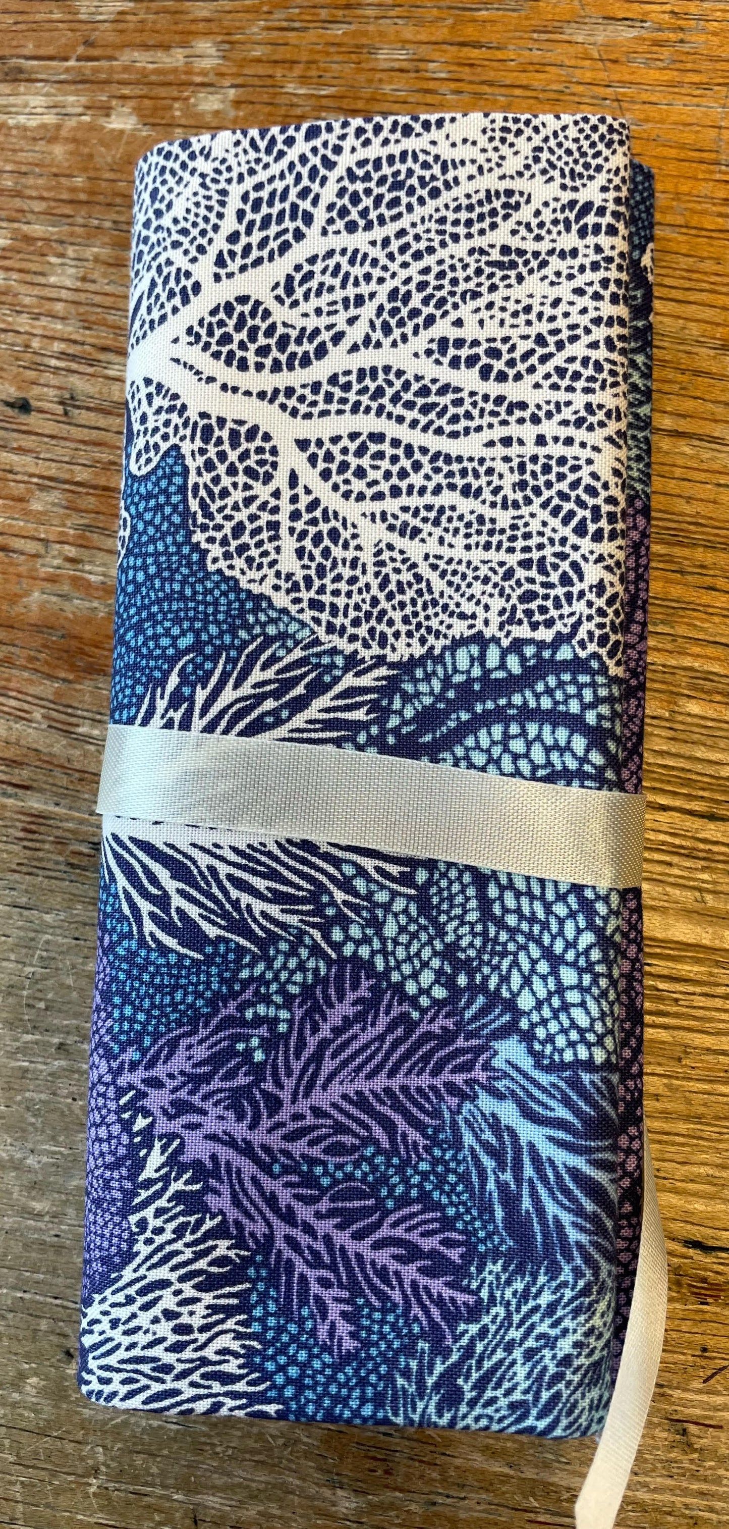 Fabric: Fat Quarters: Cotton Beach: 50 x 55cm WHILE STOCKS LAST