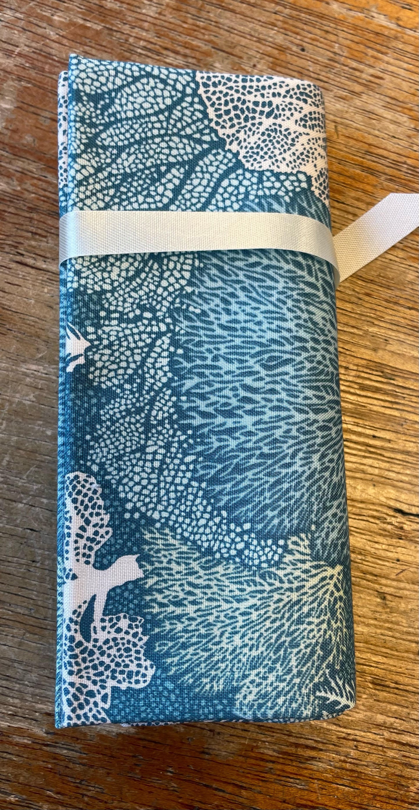 Fabric: Fat Quarters: Cotton Beach: 50 x 55cm WHILE STOCKS LAST