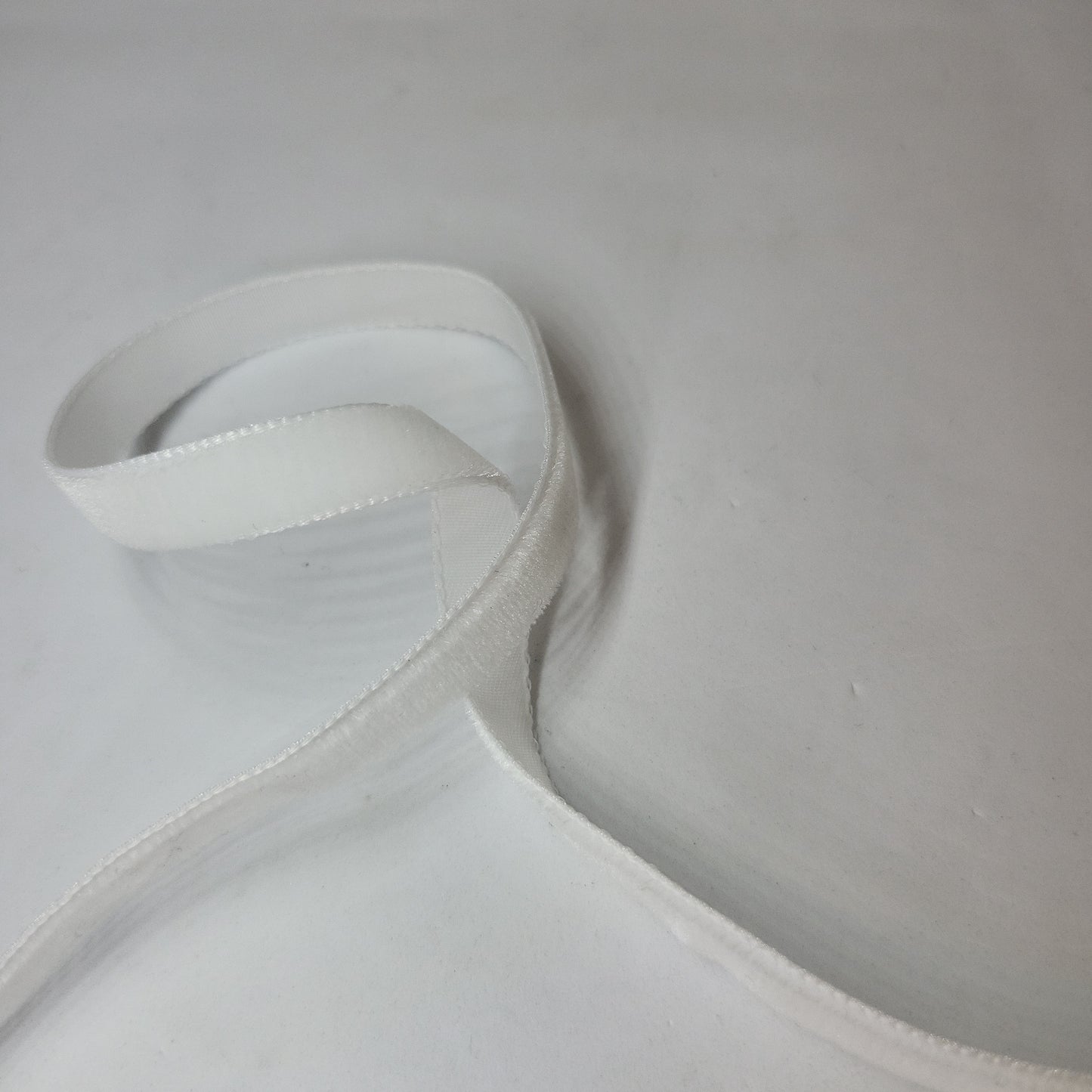 Ribbon: Velvet: White: 1 Metre