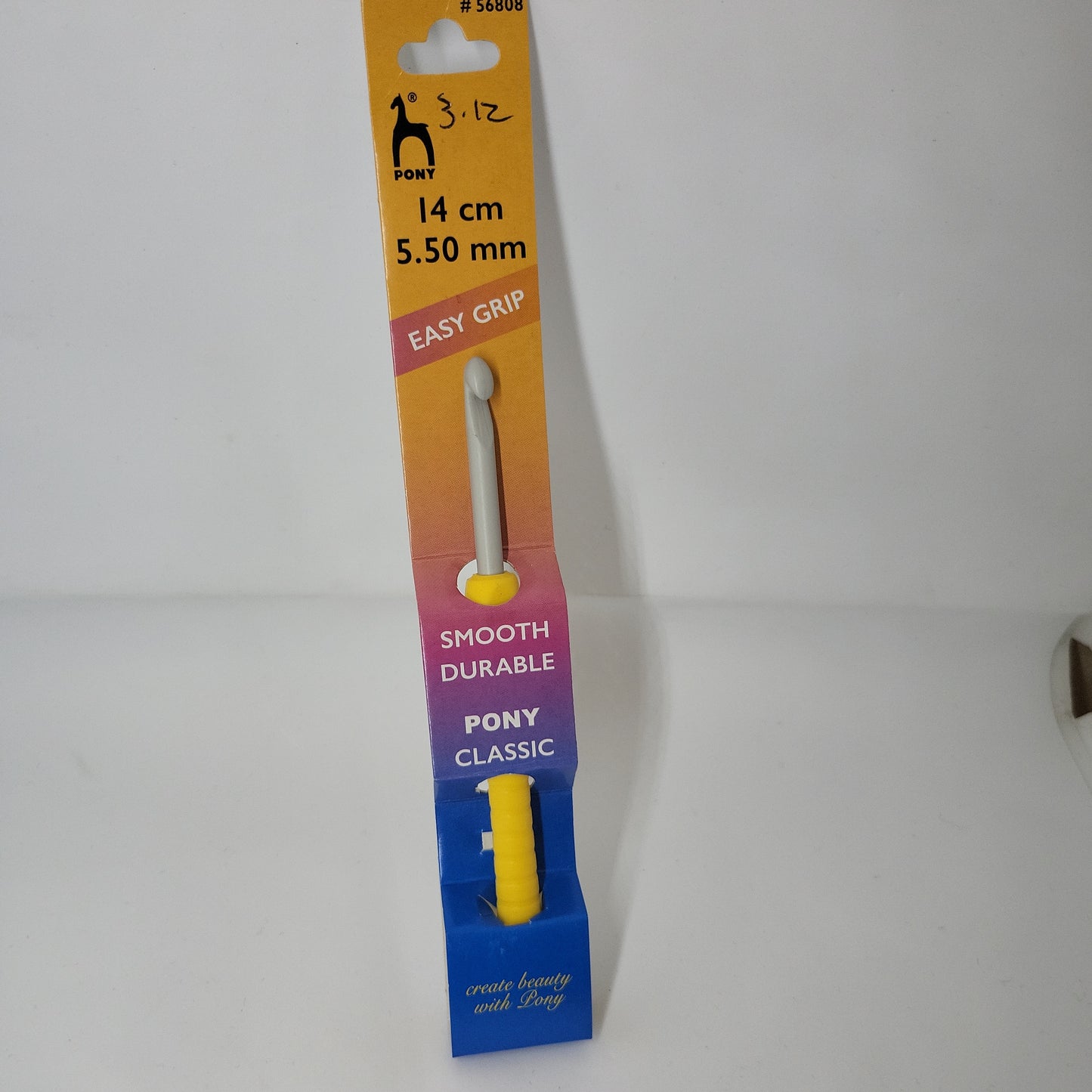 Crochet Hook: Easy Grip Handle with Finger Flat: 14cm x 5.50mm