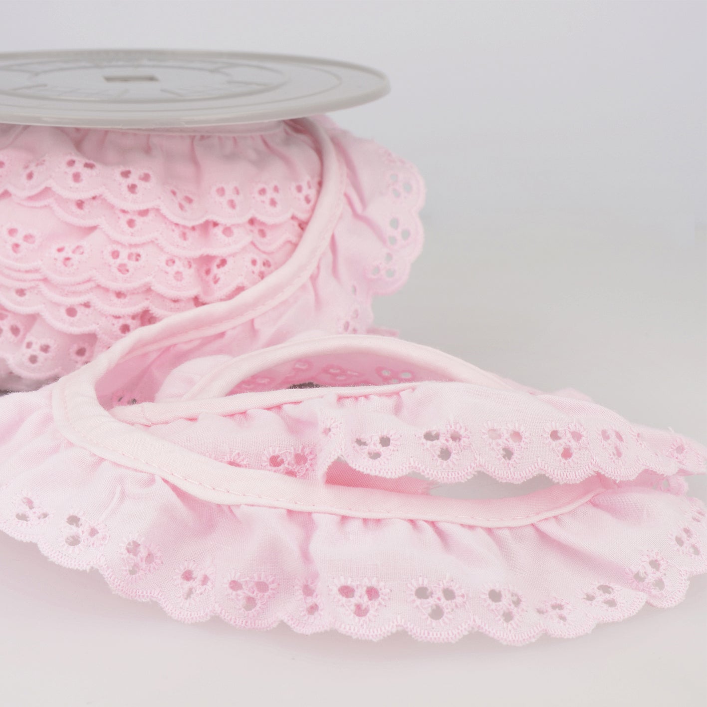 Trim: Lace: Broderie Anglaise: Frilled: Pink: 1 Metre