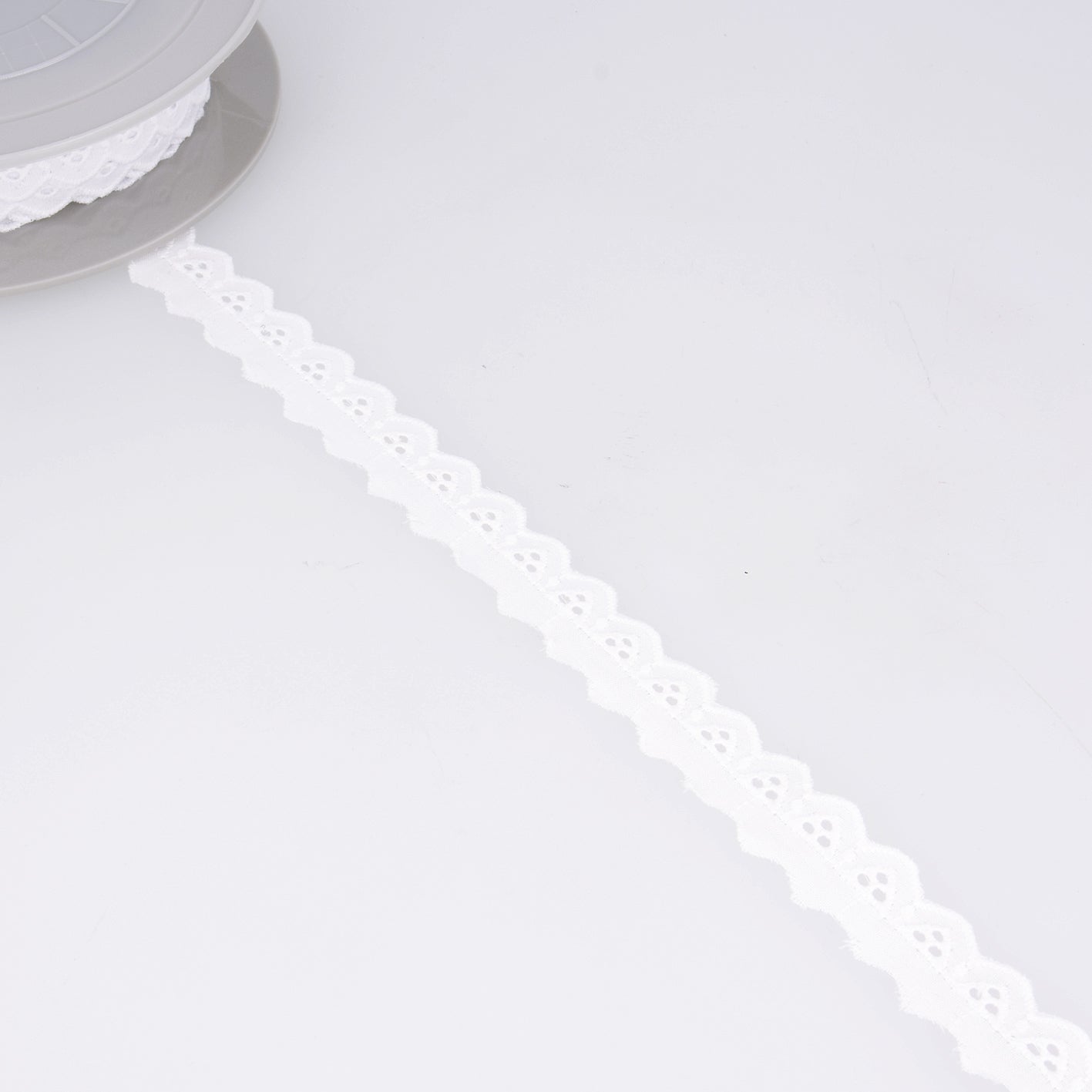 Trim: Lace: Broderie Anglaise: Lace Embroidery: White: 1 Metre